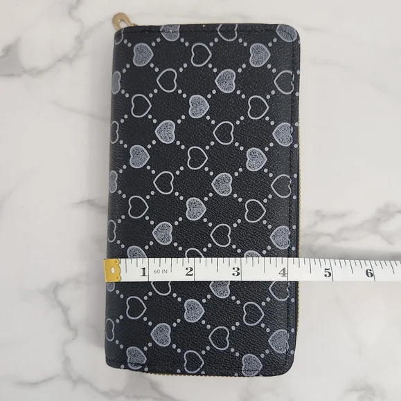Stylish Black & White Heart Print Pattern Double Zip Wristlet Wallet - Picture 12 of 12